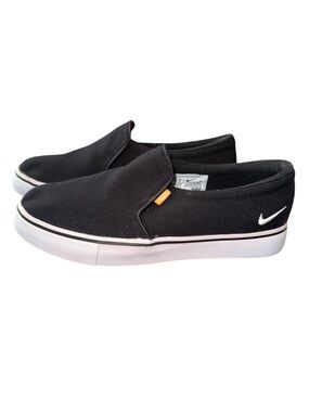 NIKE COURT ROYALE SLIP-ON SHOE
